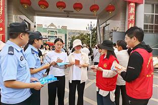 记者：波切蒂诺是优秀主帅，切尔西没有中锋还缺少领袖